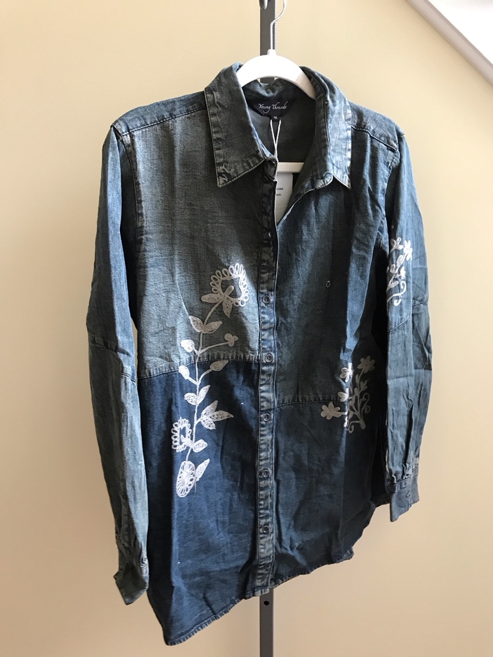YOUNG THREADS NWT Denim Embroidered Button Down Size Med